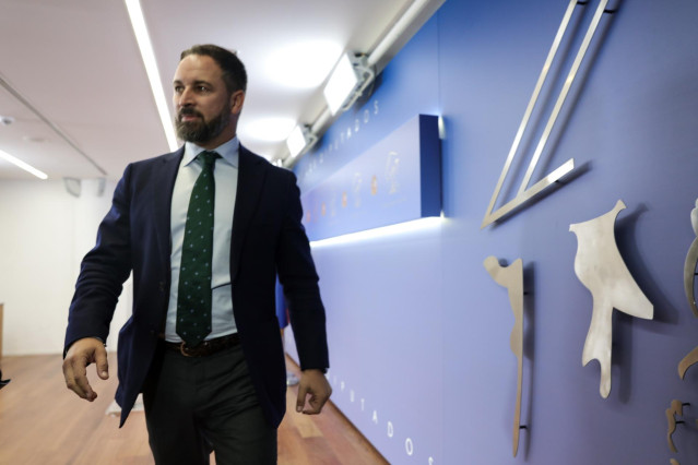 El presidente de Vox, Santiago Abascal, a su llegada a la rueda de prensa tras su reunión con el Rey Felipe VI en el segundo día de la ronda de consultas sobre el candidato a la presidencia del Gobierno, en Madrid (España), a 17 de septiembre de 2019.