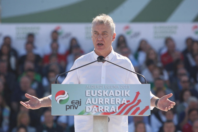 El lehendakari, Iñigo Urkullu, interviene durante el acto político del 'Alderdi Eguna' del PNV en Vitoria