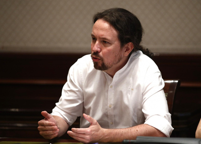 El secretario general de Podemos, Pablo Iglesias, durante su reunión con  representantes de las cinco grandes organizaciones ecologistas españolas e internacionales que actúan en España.