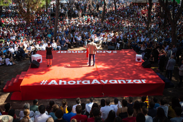 El presidente del Gobierno en funciones, Pedro Sánchez, interviene en el acto político de la Fiesta de la Rosa del PSC, en Gavà