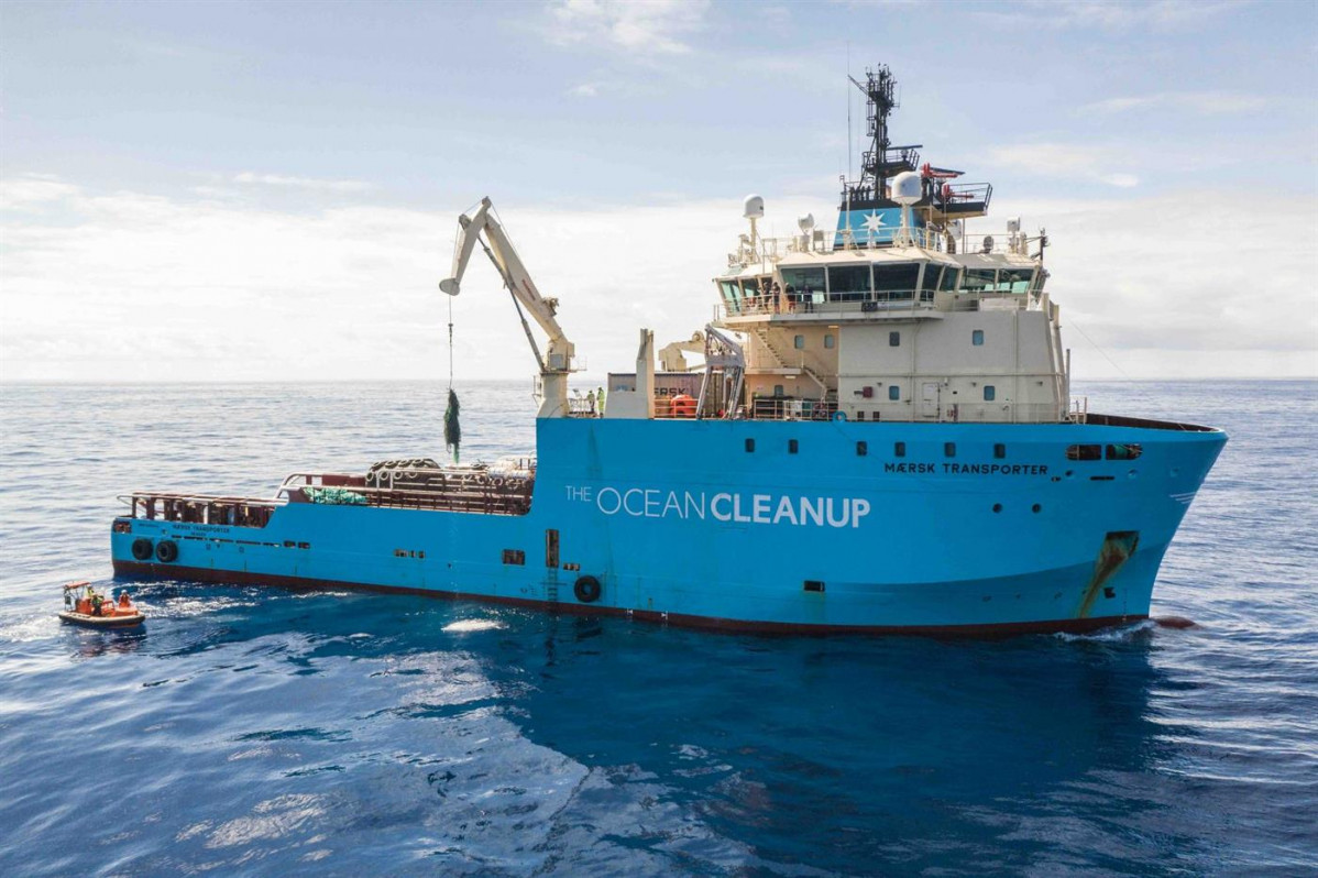 Barco de Ocean Cleanuo Foundation, que recoge plu00e1sticos del mar