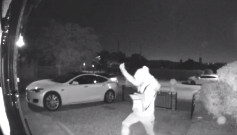 ​Cómo robar un Tesla de 100.000 dólares en 30 segundos