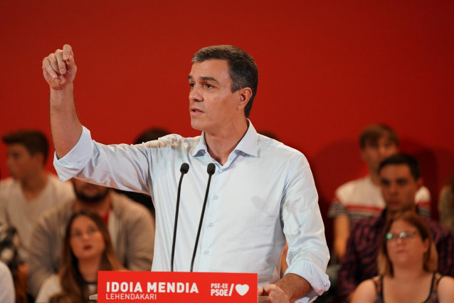 El presidente del Gobierno en funciones, Pedro Sánchez, interviene durante el acto de proclamación de la secretaria general del PSE-EE, Idoia Mendia, como candidata a lehendakari, en Barakaldo (Bizkaia) a 6 de octubre de 2019.