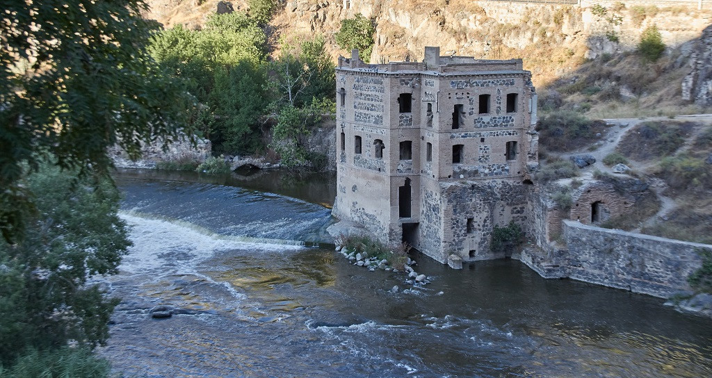 Antiguo molino de San Servando sobre el Río Tajo, Toledo, España