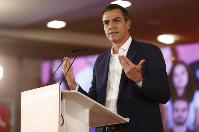 El secretario general del PSOE y presidente del Gobierno en funciones, Pedro Sánchez, durante su intervención en un acto público en Granada (Andalucía, España) a 8 de octubre de 2019.