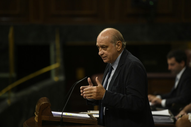 El diputado del PP Jorge Fernández Díaz interviene durante el pleno en el Congreso de los Diputados