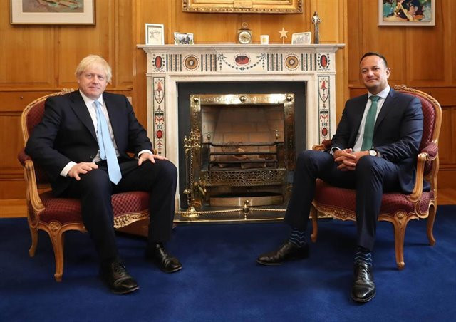 El primer ministro irlandu00e9s, Leo Varadkar y su homu00f3logo britu00e1nico Boris Johnson