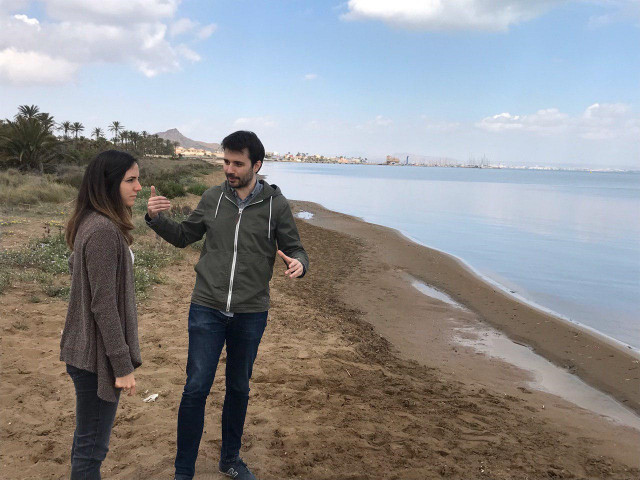 Ione Belarra de Unidas Podemos, en una de sus visitas a la región, junto a Javier Sánchez Serna