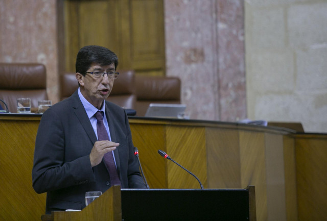 El vicepresidente de la Junta de Andalucía, Juan Marín, en sesión plenaria,  durante su comparecencia sobre los efectos del temporal. Foto de archivo
