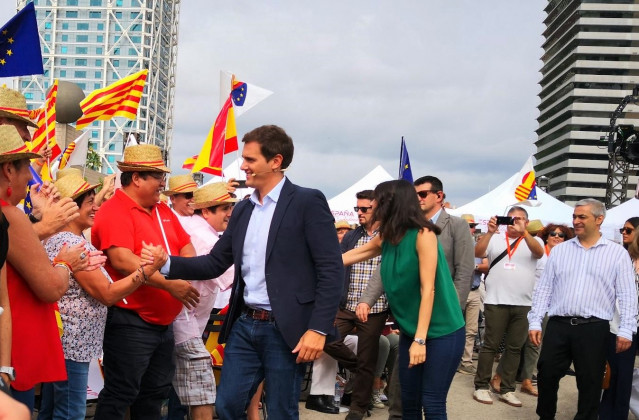 El presidente de Ciudadanos, Albert Rivera, y la portavoz en el Congreso, Inés Arrimadas, en un acto de España Ciudadana en Barcelona