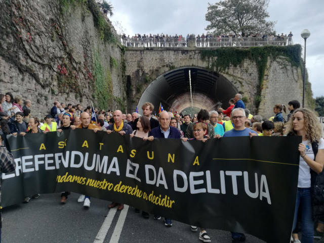 Manifestación en San Sebastián convocada por Gure Esku Dago en favor del derecho a decidir