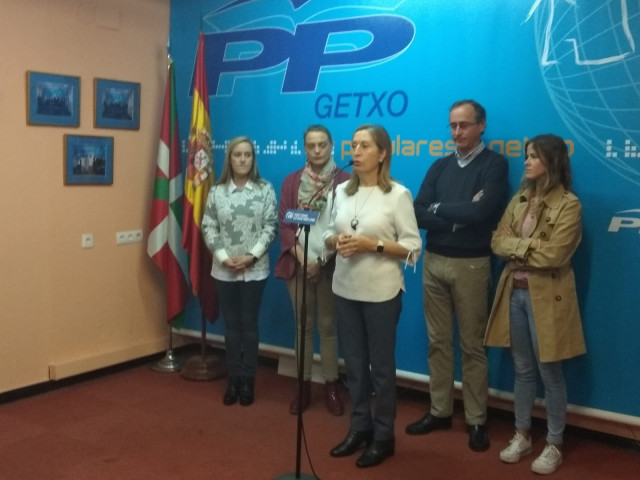 La número dos del PP por Madrid, Ana Pastor, se reúne con afiliados en Getxo (Bizkaia)