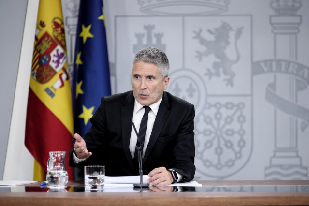 El ministro del Interior en funciones, Fernando Grande-Marlaska, comparece en rueda de prensa, en Moncloa para informar de la reunión del Comité de seguimiento de la situación en Cataluña, en el Palacio de la Moncloa, en Madrid, a 18 de cotubre de 2019.