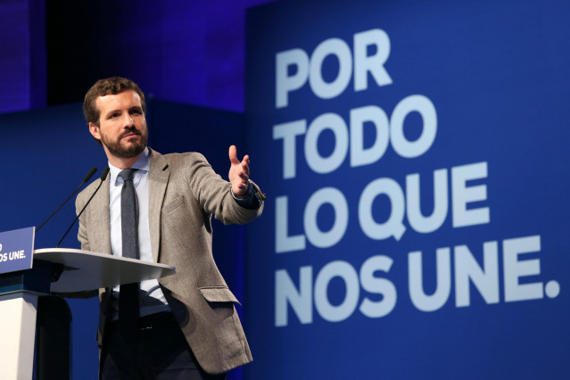 El presidente del Partido Popular, Pablo Casado, ha protagnizado un acto púbico ante cerca de mil personas en el Hotel Beatriz de Toledo, una cita en la que también han participado el presidente del PP de Castilla-La Mancha, Paco Núñez, y Fátima Báñez