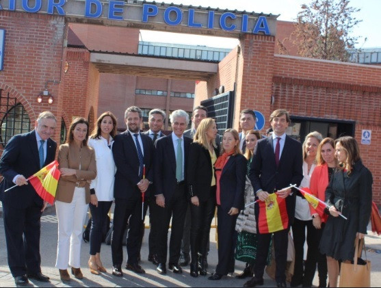 Cargos del PP visitan la jefatura de Policía en Madrid. Ana Pastor, Pablo Monteisnos, Valentina Martínez Ferro, Jaime Olano, Rosa Romero, y Ana Beltrán, entre otros.