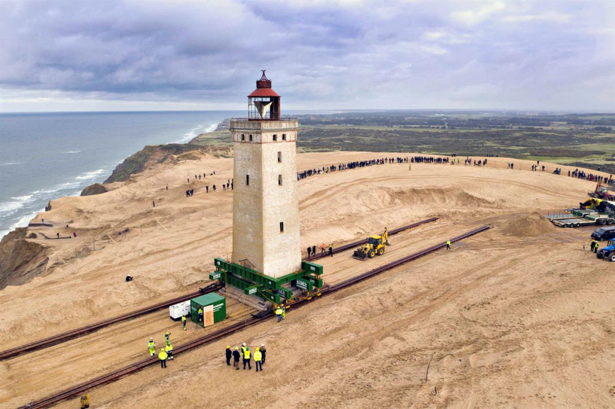 El faro Rubjerg Knude movido sobre rieles