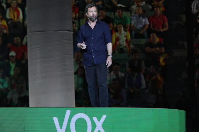 El portavoz de Vox en el Congreso de los Diputados, Iván Espinosa de los Monteros, interviene en el acto del partido 'Vistalegre Plus Ultra', en el Palacio de Vistalegre (Madrid/España), a 6 de octubre de 2019.