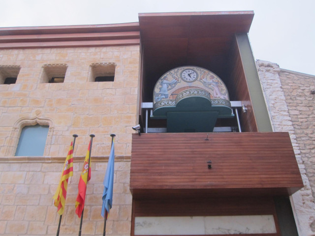 Fachada del Ayuntamiento de La Muela (detalle del reloj)