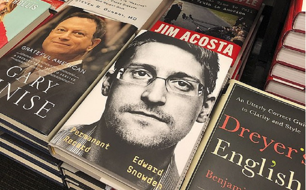 El libro de Edward Snowden entre otros