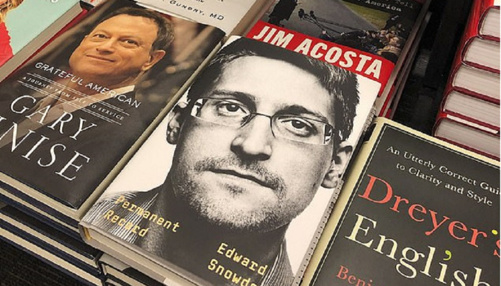 El libro de Edward Snowden entre otros