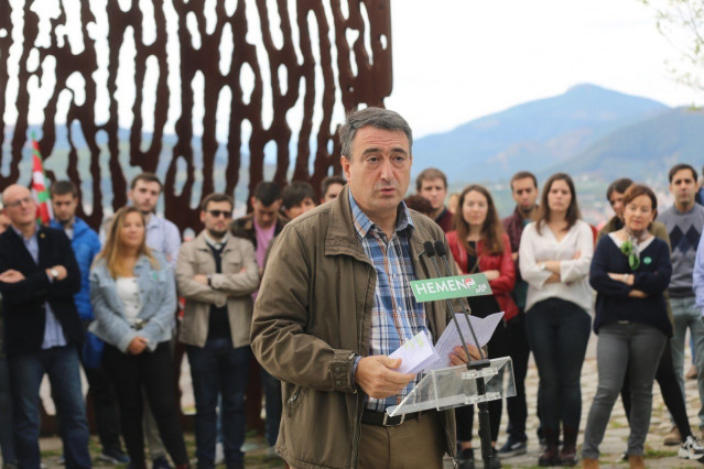 El candidato del PNV al Congreso Aitor Esteban en un acto en Artxanda, en Bilbao