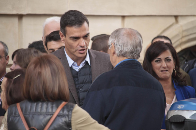 El presidente del Gobierno en funciones, Pedro Sánchez, y la presidenta de La Rioja, Concha Andreu, en un acto de campaña del PSOE en Logroño