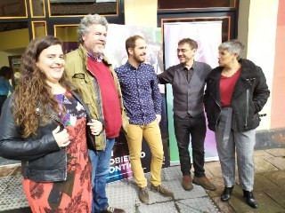 Juan Carlos Monedero junto a dirigentes cántabros de Unidas Podemos en un acto electoral en Torrelavega