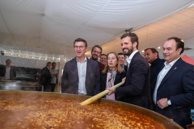 el presidente de la Xunta de Galicia, Alberto Núñez Feijóo y el candidato del partido para el 10N, Pablo Casado