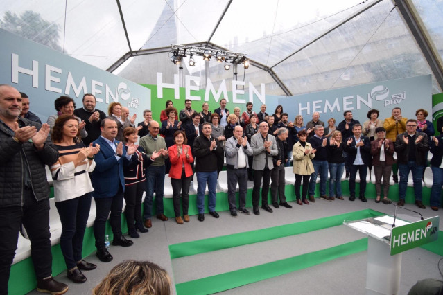 Mitin del PNV en San Sebastián con la presencia de candidatos jeltzales, entre ellos Aitoe Esteban, el presidente del EBB, Andoni Ortuzar, y el Lehendakari, Iñigo Urkullu