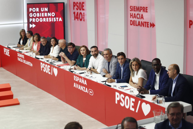 Algunos de los miembros de la Comisión Ejecutiva Federal del PSOE, durante la reunión.