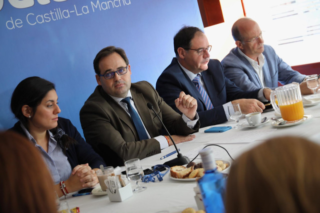 El presidente del PP, Paco Núñez, en un desayuno informativo en Cuenca.