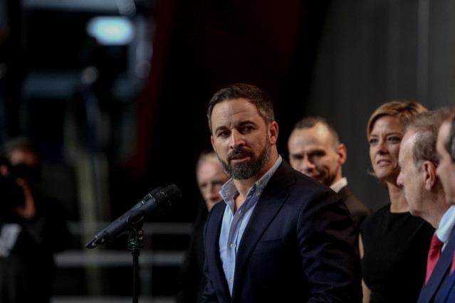 Santiago Abascal hace declaraciones después del debate electoral en televisión en el Pabellón de Cristal de la Casa de Campo de Madrid el 4 de noviembre de 2019.
