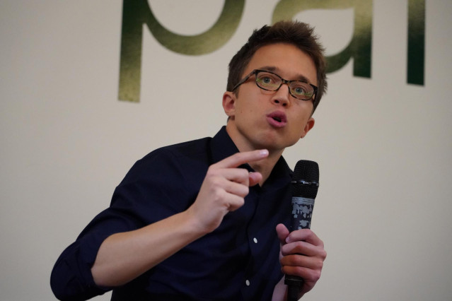 El candidato de Más País a las elecciones del 10N, Íñigo Errejón, interviene durante un acto del partido en Bilbao (Euskadi/España) a 5 de noviembre de 2019.