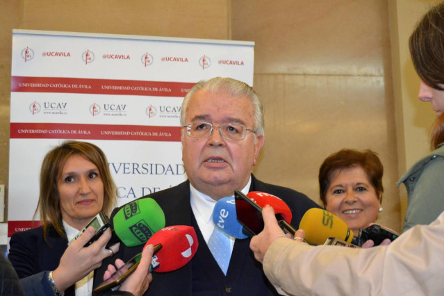 El presidente del Tribunal Constitucional, Juan José González Rivas, en Ávila