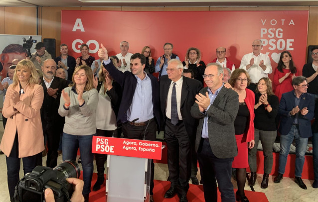 El ministro de Asuntos Exteriores, Josep Borrell, en un mitin con los socialistas gallegos en Santiago