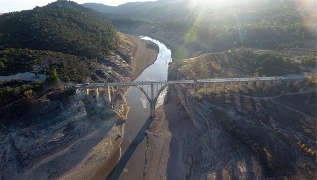 El caudal del ru00edo Tajo es bajo