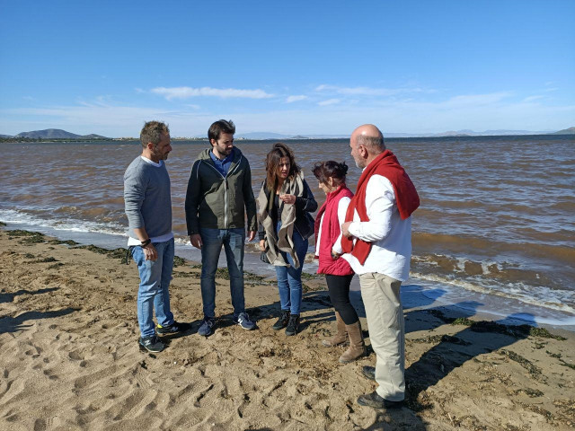 Imagen de la eurodiputada de Unidas Podemos, Sira Rego, a las salinas de Marchamalo