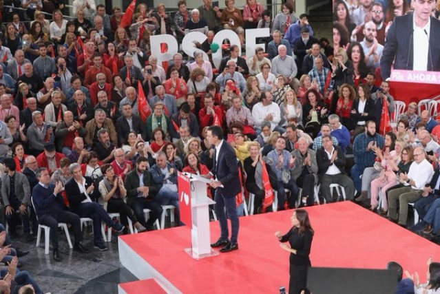 El líder del PSOE, Pedro Sánchez, en un mitin de la campaña al 10 de noviembre en Torremolinos (Málaga)