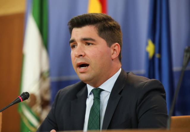 Enrique Moreno , presidente de la comisión de investigación de la Faffe, comparece en rueda de prensa