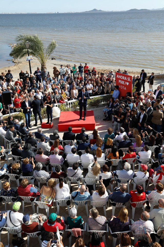 El secretario general del PSOE y candidato a la Presidencia del gobierno, Pedro Sánchez, en Los Alcázares