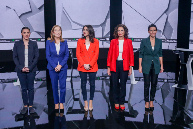(i-d) La portavoz parlamentaria de Unidas Podemos, Irene Montero, la vicepresidenta tercera del Congreso y 'número dos' del PP en Madrid, Ana Pastor, la candidata de Ciudadanos por Barcelona, Inés Arrimadas, la ministra de Hacienda en funciones, María Jes