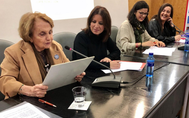 Adriana Lastra, en el centro