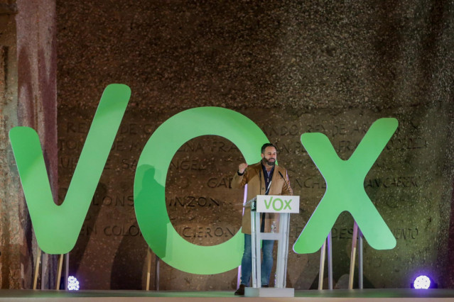 El presidente y candidato a la Presidencia del Gobierno por VOX, Santiago Abascal interviene en un mitin de fin de campaña del partido, en la Plaza de Colón, en Madrid (España), a 8 de noviembre de 2019.