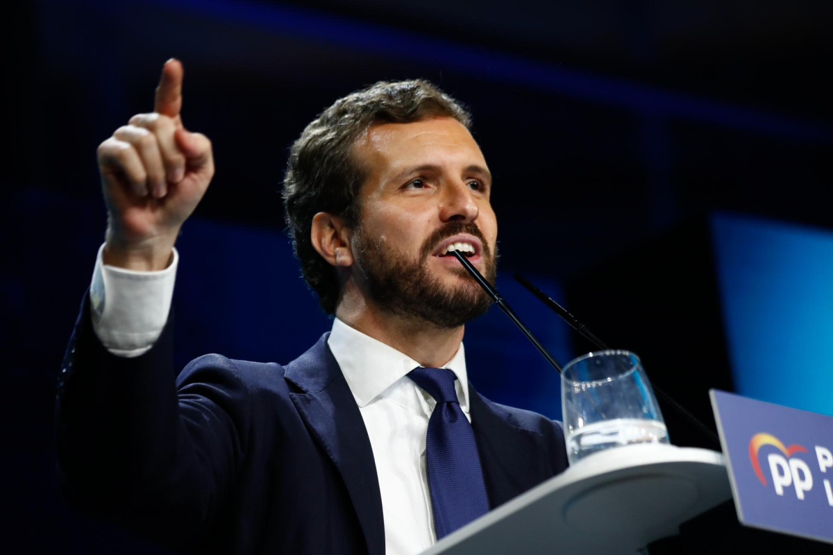 El presidente del PP y candidato del partido a la Presidencia del Gobierno, Pablo Casado interviene durante el mitin del partido de fin de campaña, en la Plaza de las Ventas, en Madrid (España), a 8