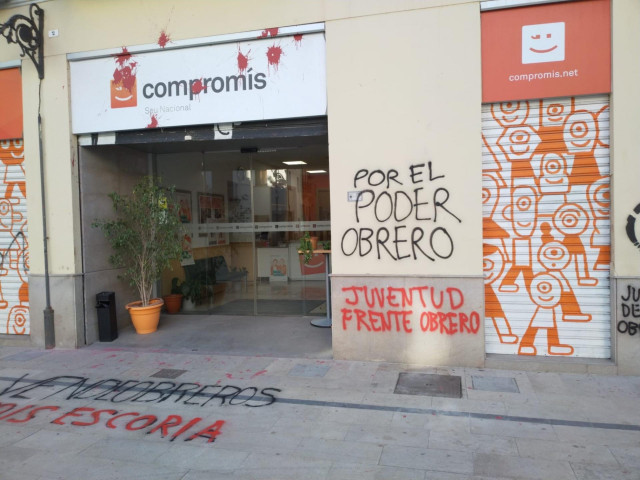 Pintadas en la sede de Compromís en València