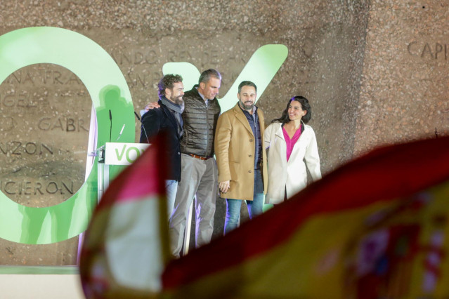 (I-D) El portavoz de Vox en el Congreso de los Diputados, Iván Espinosa de los Monteros; el secretario general de Vox, Javier Ortega Smith; el presidente y candiato, Santiago Abascal y la portavoz de Vox en la Asamblea de Madrid, Rocío Monastero
