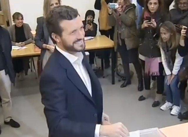 El presidente del PP, Pablo Casado, votando en las elecciones generales del 10 de noviembre