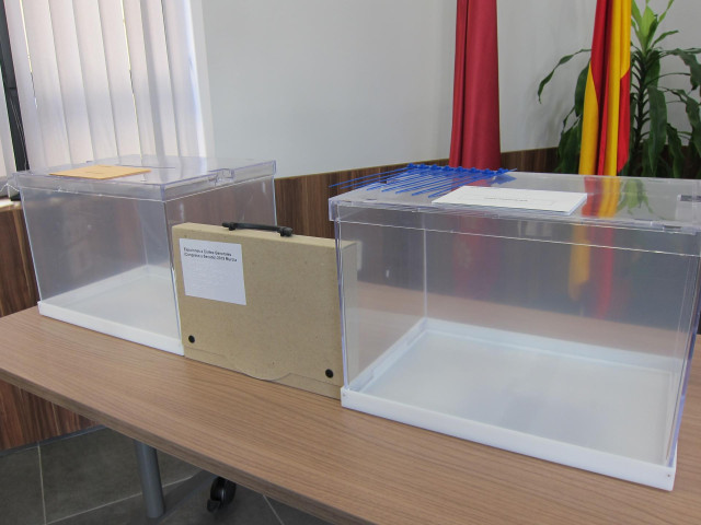 Urnas con motivo de las elecciones generales del 10 de noviembre