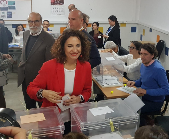 María Jesús Montero, votando este 10N en Sevilla