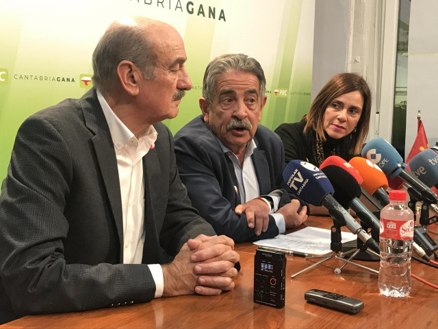 El secretari general del PRC, Miguel Ángel Revilla, comparece ante los medios para valorar los resultados electorales